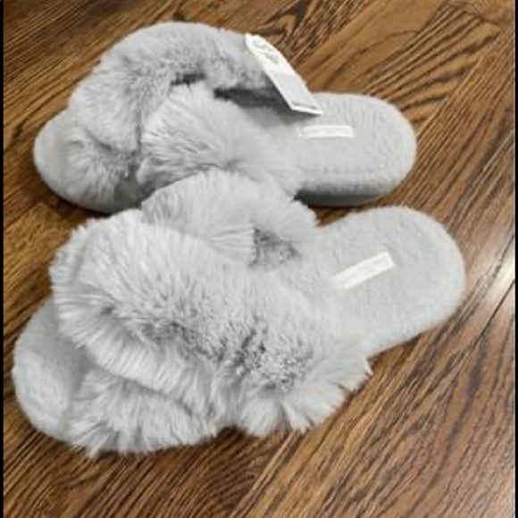 Slippers - Picture 2 of 3